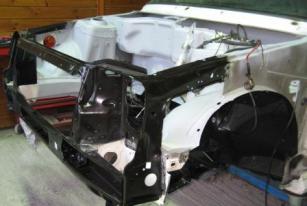 recomposición y refuerzo de zona frontal de coche zona de motor delantero