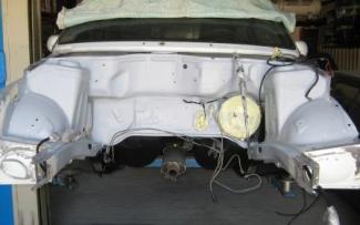 saneado y restauración de zona de hueco de motor de coche delantera